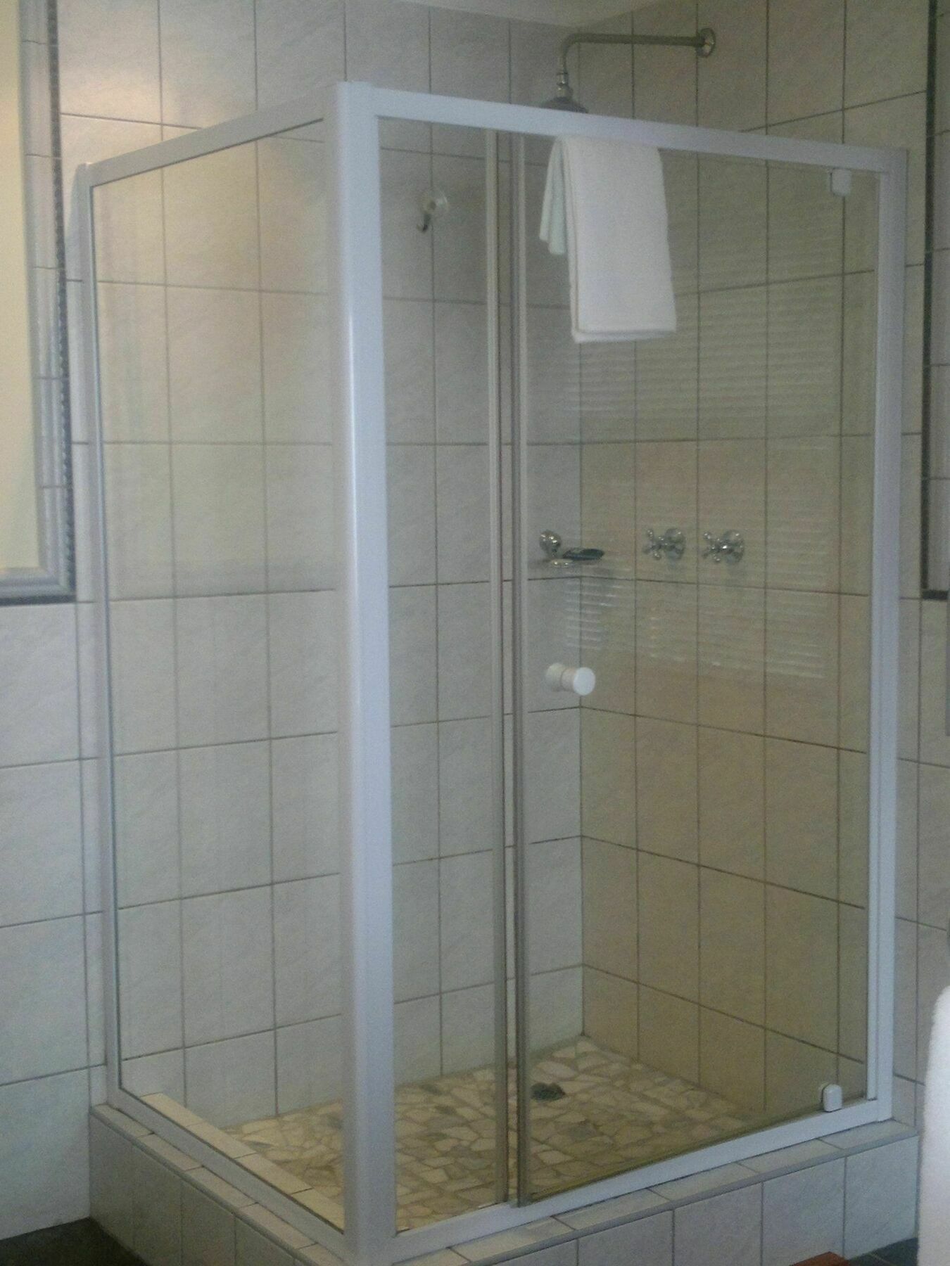 קניסנה Augusta Bay Guest House מראה חיצוני תמונה