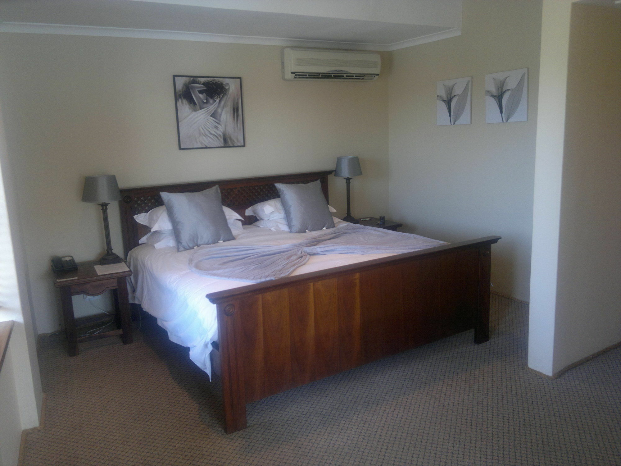 קניסנה Augusta Bay Guest House מראה חיצוני תמונה